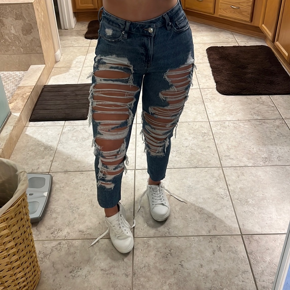 American Eagle Ripped mom jeans